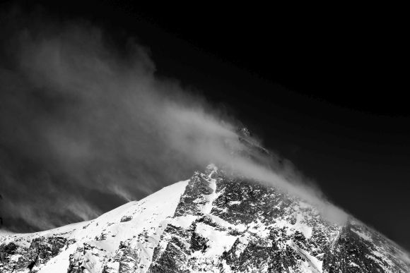 Na vrcholu Mount Everestu se buduje meteorologická stanice