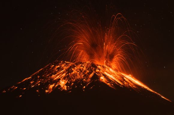 Vybuchla Havajská sopka Mauna Loa