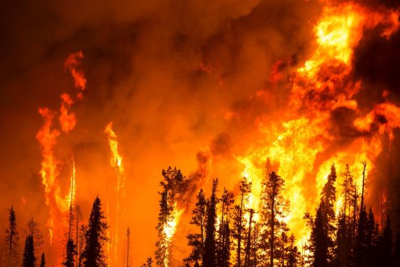 Mračna vznikající při velkých požárech ovlivňují stratosféru