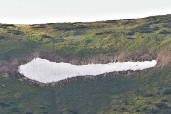 V Krkonoších vzniká tradiční sněhová "mapa republiky"
