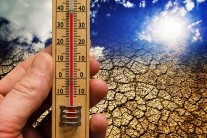 Evropa zažila mimořádně časnou vlnu veder. Další horko může přinést ve Francii až 40 °C