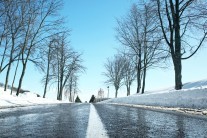 Po pondělním ochlazení přijdou chladné noci s náledím, víme, kde nejvíc zahrozí